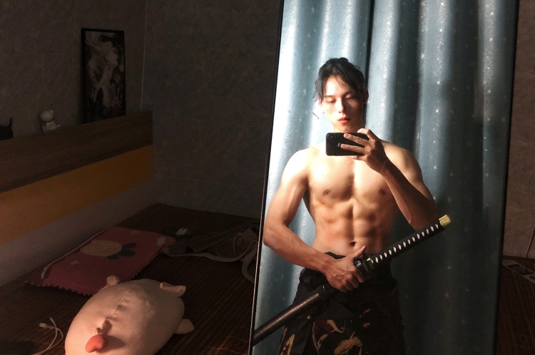 Owen-广西壮族自治区·南宁市·西乡塘区-抖音微博***-身高175体重63,会拍照修图出图快适应风格广,接寄拍,也可以约拍写真,守时守约好沟通