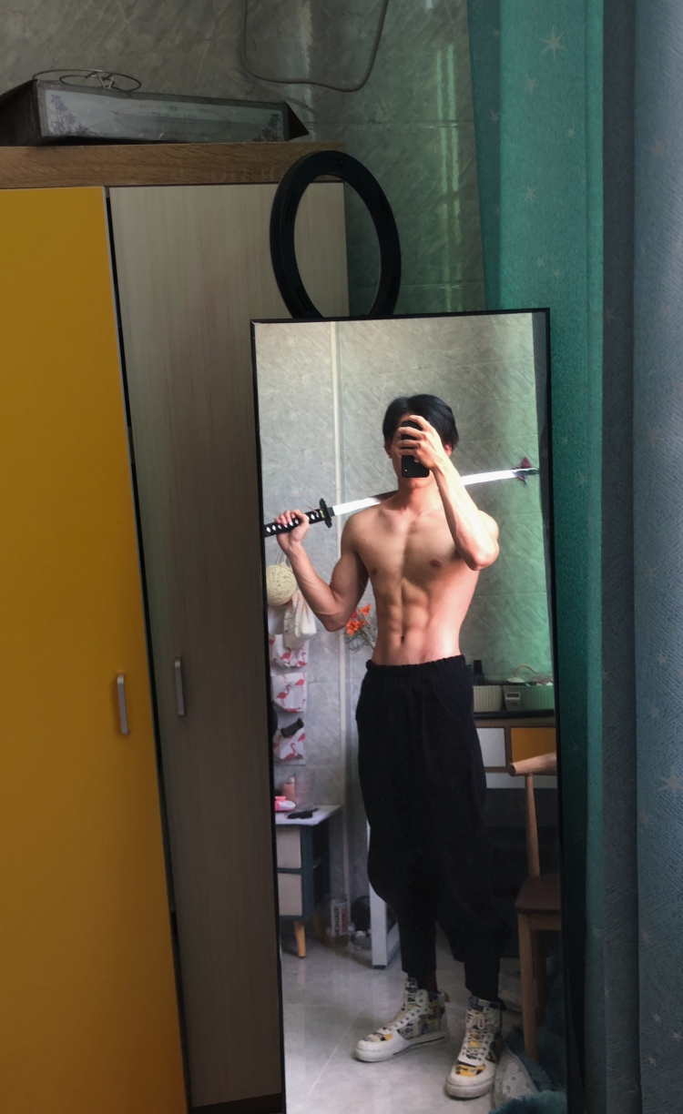 Owen-广西壮族自治区·南宁市·西乡塘区-抖音微博***-身高175体重63,会拍照修图出图快适应风格广,接寄拍,也可以约拍写真,守时守约好沟通