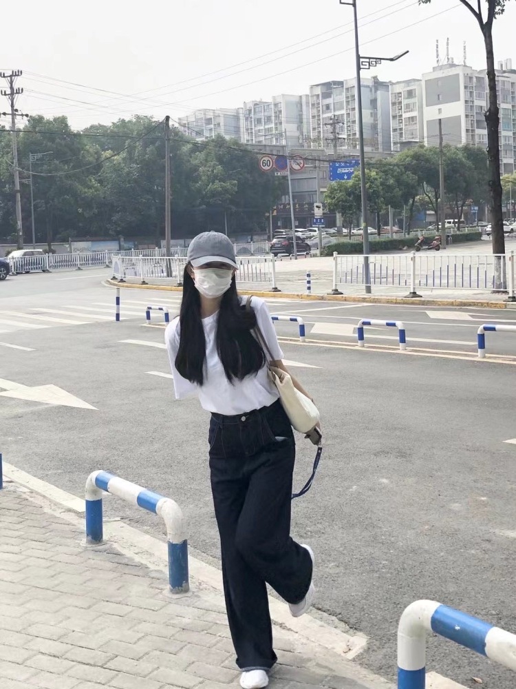 Y T.-重庆市·重庆市·渝北区-***-接寄拍 买家秀 本人身高164 94斤 擅长多种风格 穿搭 会修图 可以长期合作