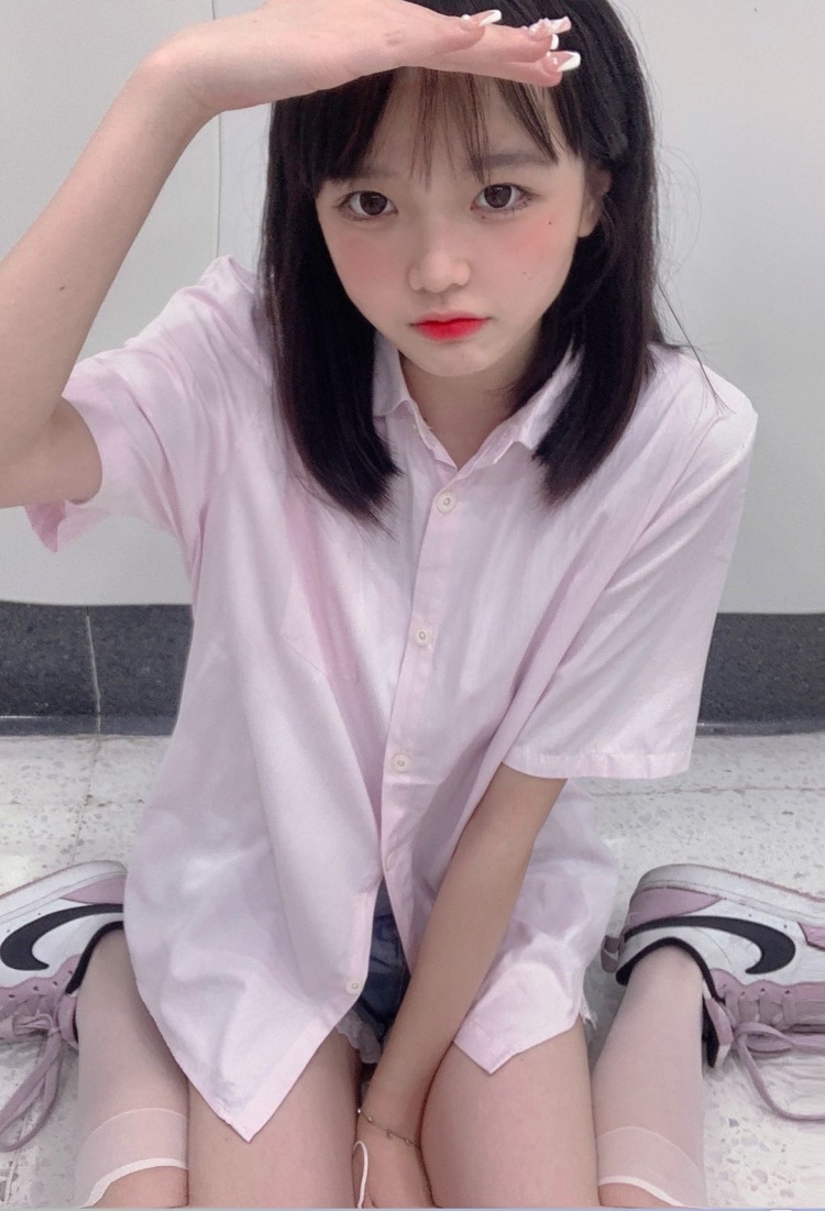 七-广东省·深圳市·罗湖区-快手：wusi12345-有网拍 约拍经历 是一个素人模特 在网络上🥢👋也有2w粉丝 所以推广合作这些都有经验  身高165 95 会金可能配合合作方
