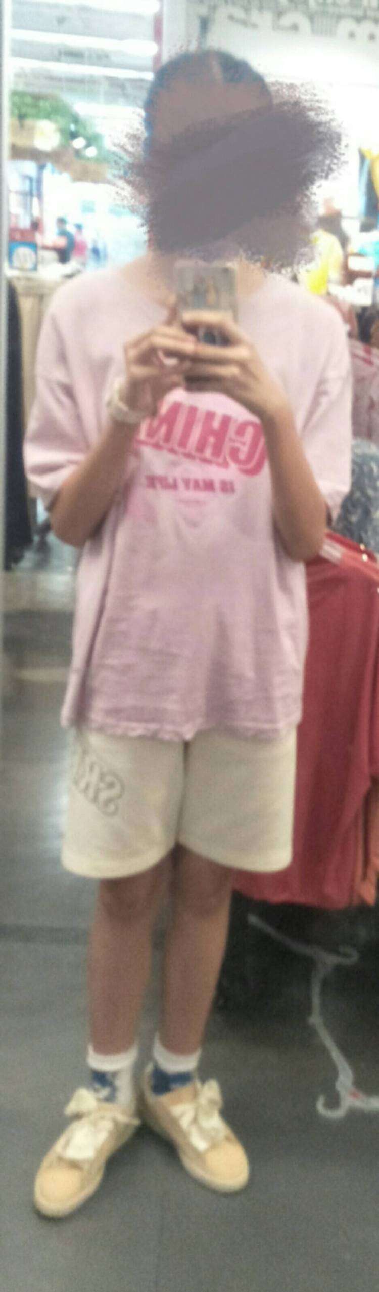 Y.W-广东省·湛江市·霞山区-抖音-身高170cm ，体重48kg 
喜欢拍照，会p 图，想做寄拍模特，衣服的那种！一名学生，有需要的商家来找我哦！