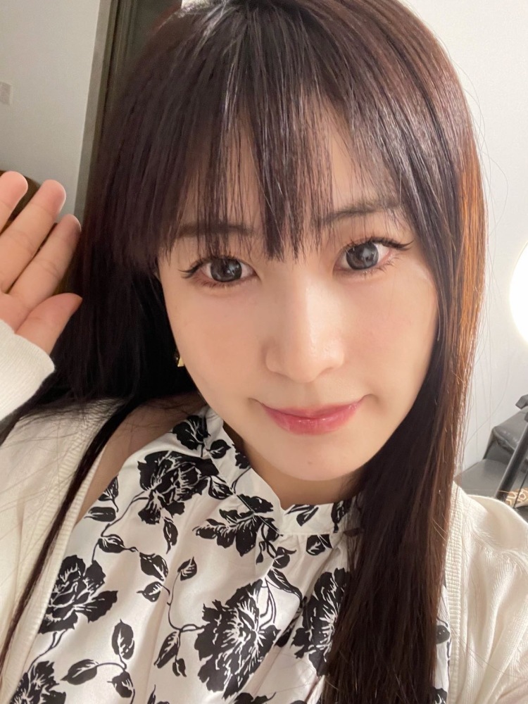 静-福建省·厦门市·湖里区-微博，***-接寄拍，服装或者美瞳都可以，费用可以协商，身高158，体重96