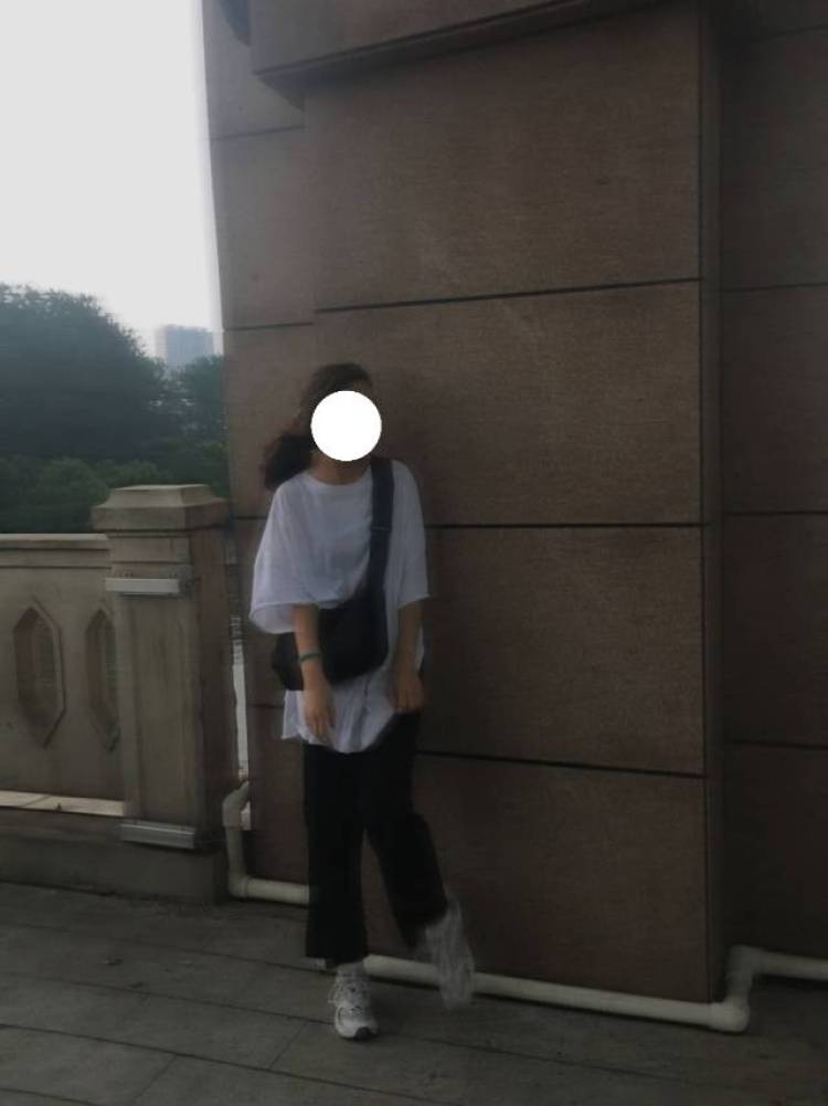 杰可史-河南省·漯河市·郾城区--学生党喜欢拍照P图，擅长各类风格穿搭，可接买家秀，寄拍模特，多种风格都可常识