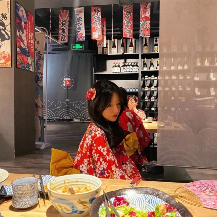 iamzo1zo1-北京市·北京市·石景山区-抖音 *** 微博 视频号-164 89 有寄拍经验 ***粉丝1000+ 抖音3.6w
可以接软文种草 寄拍 项链 潮牌短袖 彩妆 护肤品等寄拍 🉑️品牌长期合作！