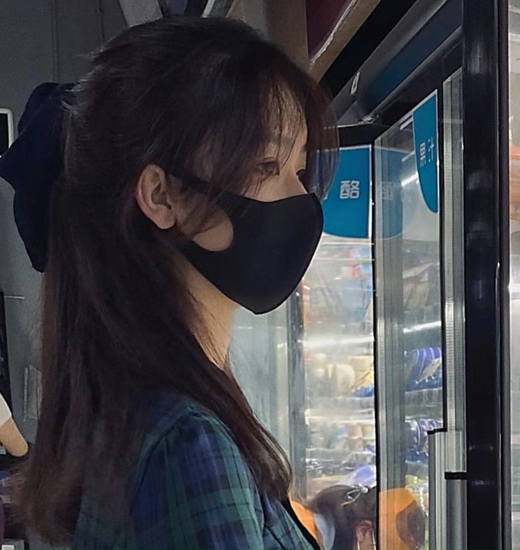 iamzo1zo1-北京市·北京市·石景山区-抖音 *** 微博 视频号-164 89 有寄拍经验 ***粉丝1000+ 抖音3.6w
可以接软文种草 寄拍 项链 潮牌短袖 彩妆 护肤品等寄拍 🉑️品牌长期合作！