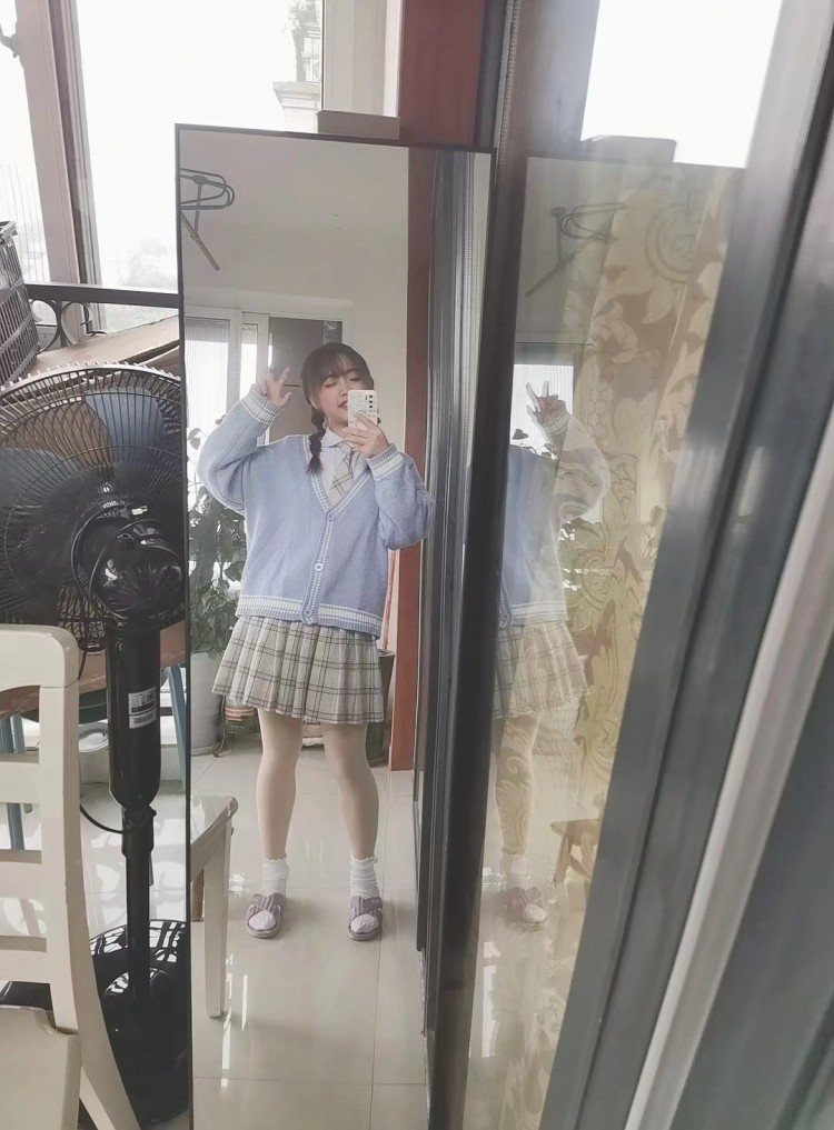 香喷喷的牛奶🙈-四川省·成都市·双流区--爱好是烹饪和拍拍视频，照片。眼睛👀 可能是最好看的地方，瞳孔比较大，可以接瞳模哦，身高158，体重92-95， 可以拍小个子模特。