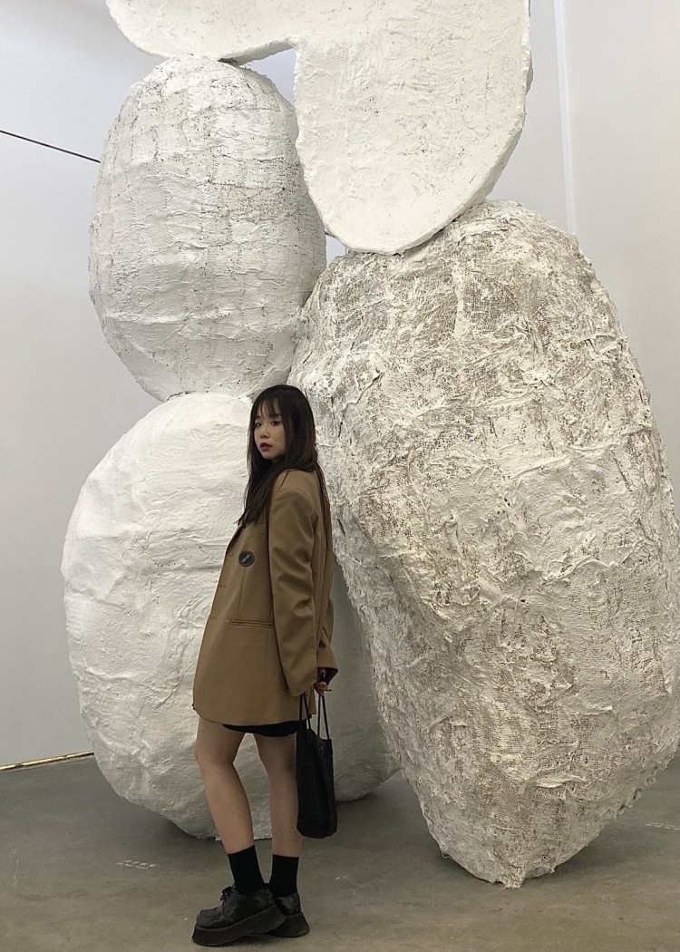 eLevEn S-上海市·上海市·松江区--非常喜欢拍照 有相机 照片高级干净 玩d音 会p图 接寄拍