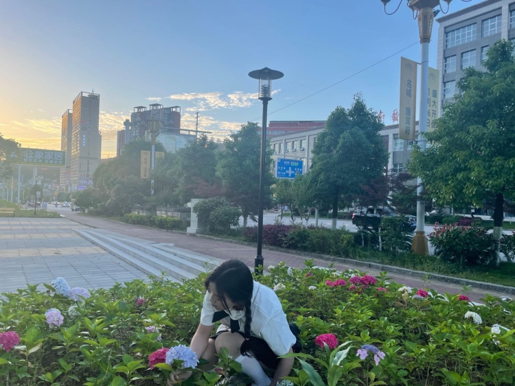 如意-贵州省·遵义市·仁怀市--身材好，会化妆，会拍照，会拍视频会剪辑，可以接推广种草开箱视频费用协商需要合作的商家可以联系我可以长期合作最好(女装化妆品护肤品首饰包包等)