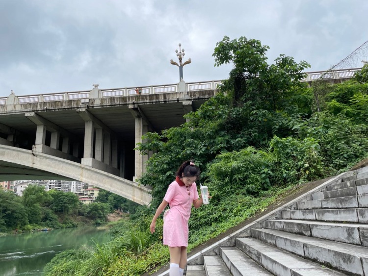 如意-贵州省·遵义市·仁怀市--身材好,会化妆,会拍照,会拍视频会剪辑,可以接推广种草开箱视频费用协商需要合作的商家可以联系我可以长期合作最好(女装化妆品护肤品首饰包包等)