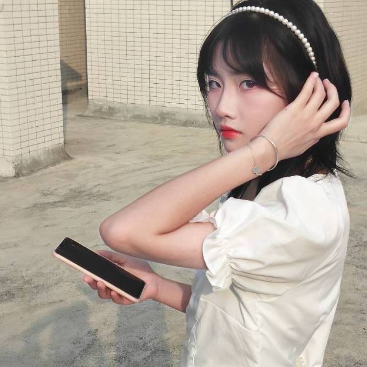 春日井麻纪-广西壮族自治区·南宁市·良庆区-微博 ***-寄拍模特，学生寒暑假有空，身高160cm体重75斤很瘦，体重稳定吃不胖，曾是名jk画手，向知名商家出售稿子，现想尝试寄拍模特