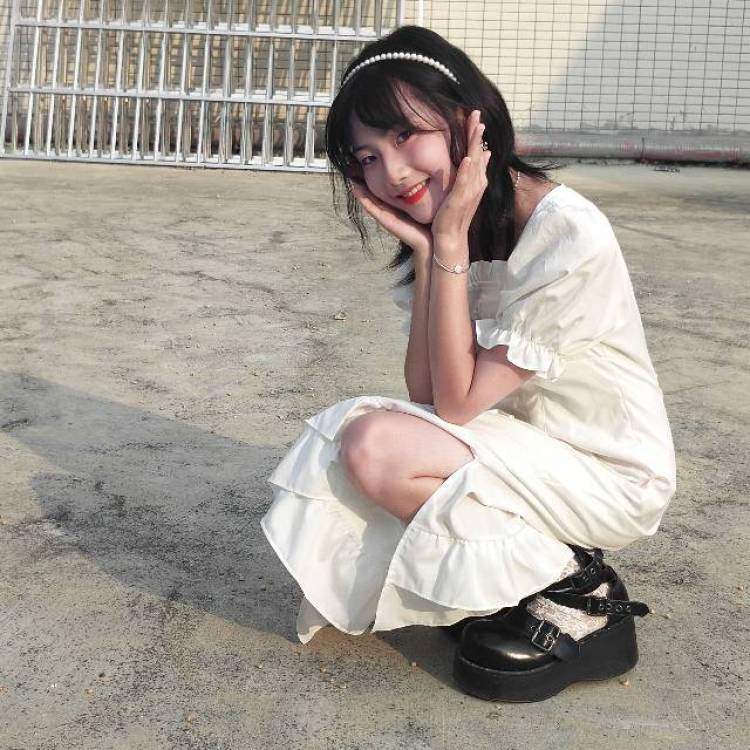 春日井麻纪-广西壮族自治区·南宁市·良庆区-微博 ***-寄拍模特，学生寒暑假有空，身高160cm体重75斤很瘦，体重稳定吃不胖，曾是名jk画手，向知名商家出售稿子，现想尝试寄拍模特
