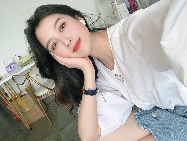 黑碧婵-河南省·郑州市·荥阳市-抖音 微博 ***-身高166,体重48,自由职业,时间自由,主要想先从寄拍开始,(服饰,饰品,护肤品,生活家居都可)直播可尝试,诚意出片,有微博,抖音,***,对时尚有敏感度。