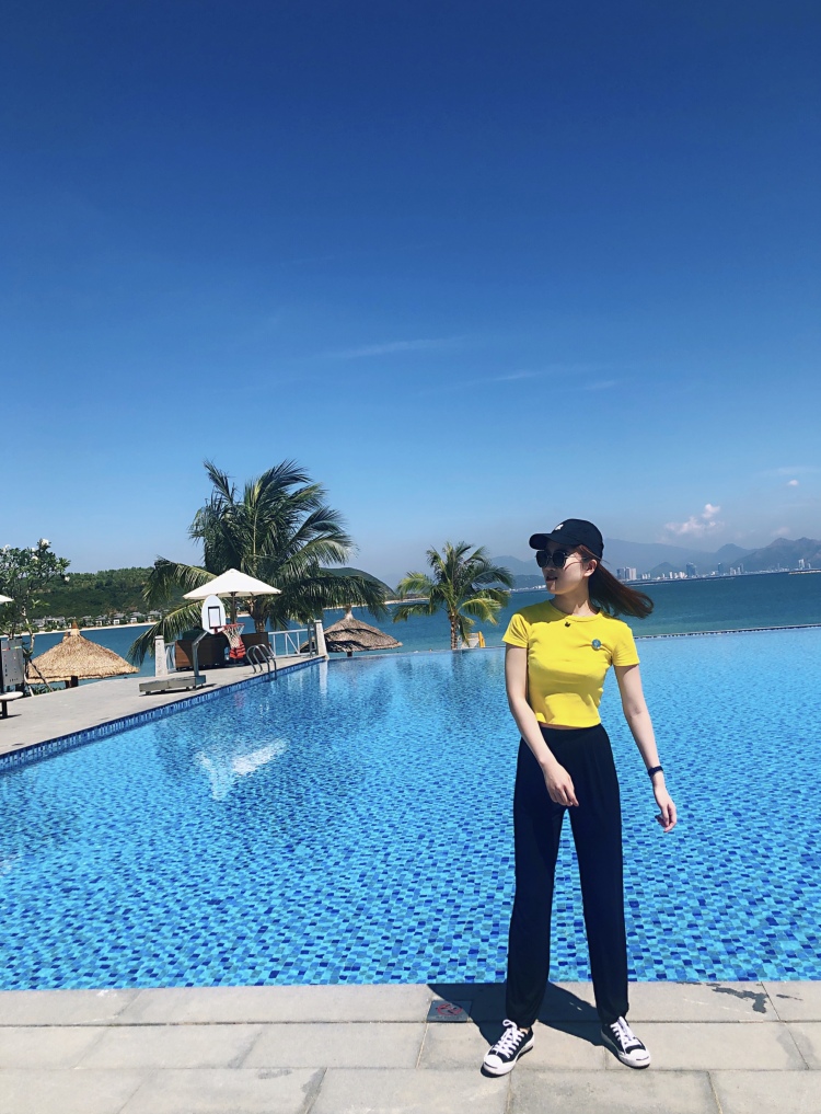 黑碧婵-河南省·郑州市·荥阳市-抖音 微博 ***-身高166,体重48,自由职业,时间自由,主要想先从寄拍开始,(服饰,饰品,护肤品,生活家居都可)直播可尝试,诚意出片,有微博,抖音,***,对时尚有敏感度。