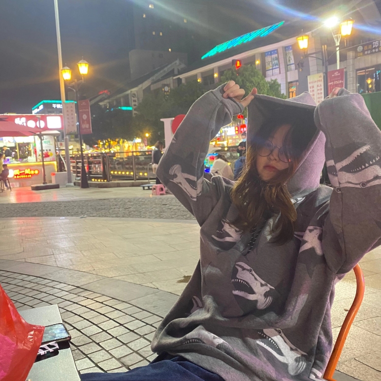 一个伤心市民-江苏省·无锡市·宜兴市--接寄拍 衣服饰品化妆品鞋子都可 会p图 风格不定 只有你想不到的没有我不会拍的～