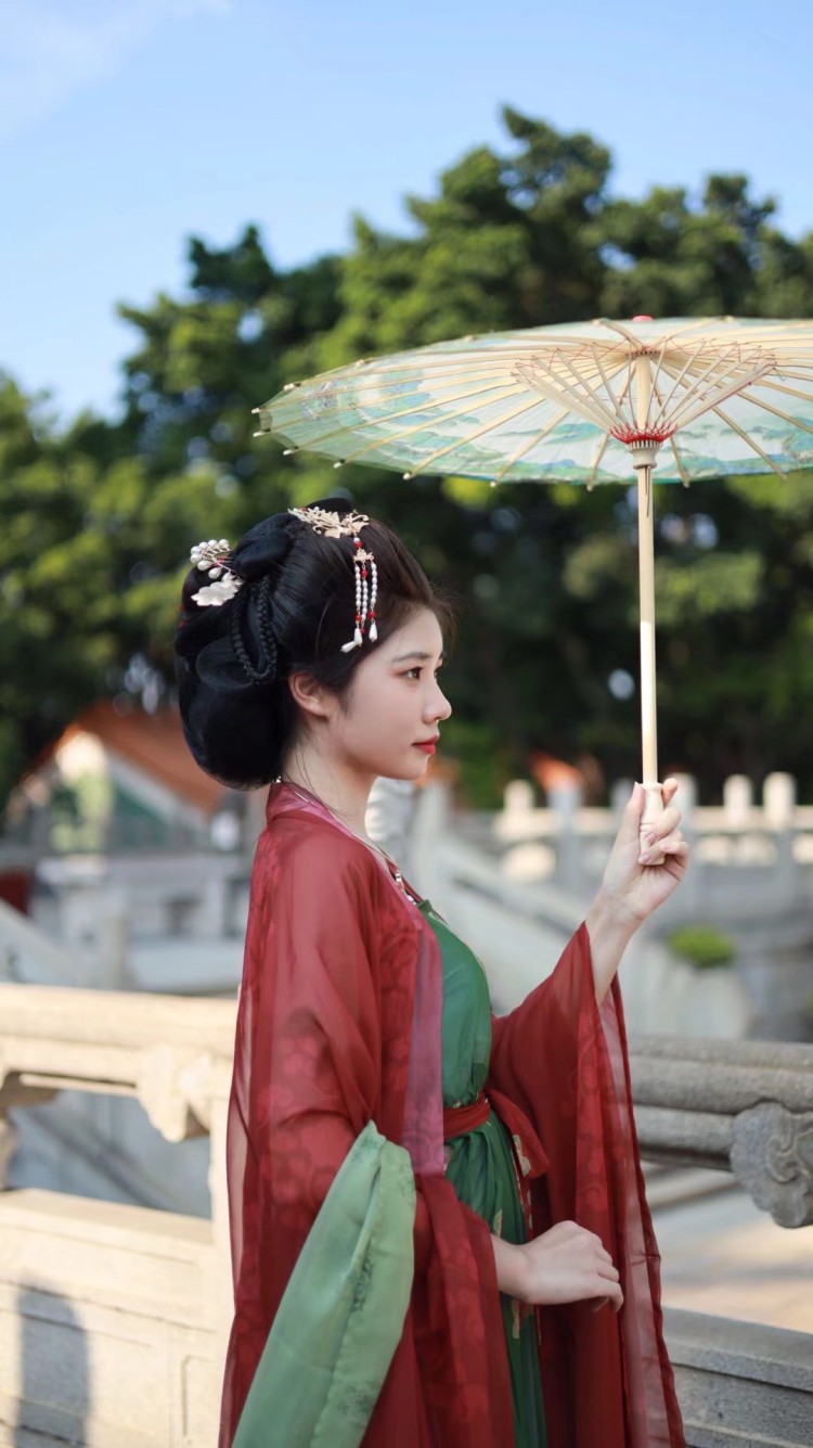 温少-广东省·广州市·花都区--学过舞蹈、钢琴、古筝,喜欢拍照
身高169,体重50kg
寄拍、买家秀、免费试用、开箱视频、探店打卡、平面模特兼职等都可接,想积累相关经验,期待与商家们的合作😊