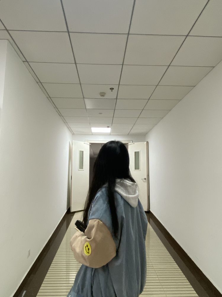 柚屿.-浙江省·宁波市·北仑区-快手 抖音-身高175体重120   
淘宝逛逛中草带货，接寄拍
我出图快，会修图
