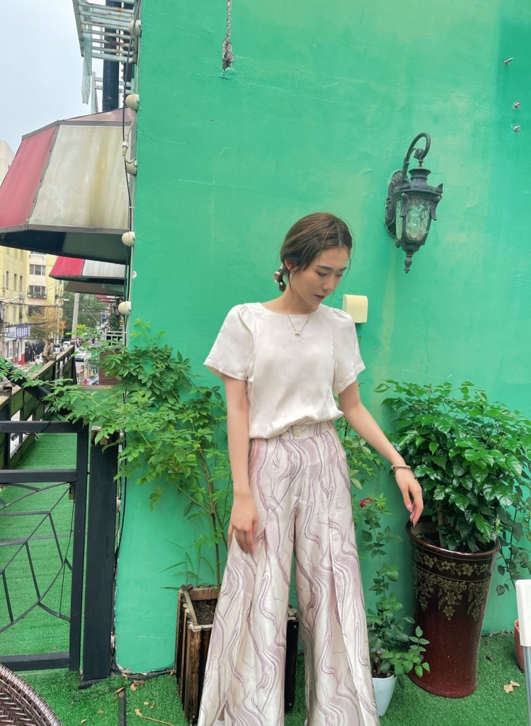 g清琁-辽宁省·沈阳市·皇姑区-抖音-买家秀淘宝 寄拍网拍 平面模特 风格多样 事不多老板说的都对 出图质量高 不满意可重拍 不接太露私房 寄拍不接丝袜情趣内衣 诚挚邀请与您合作！！