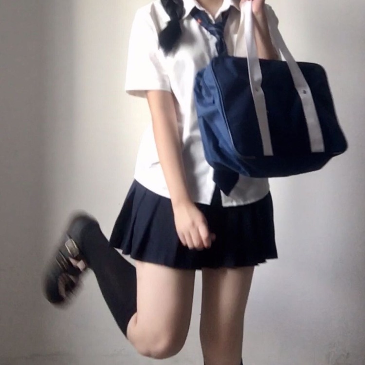 Y-广东省·云浮市·罗定市-抖音|***-拍照真的是个快乐星球!平常都是玩lo和JK制服较多,风格基本上就是偏可爱的,但也可以驾驭其他风格(只是平常很少