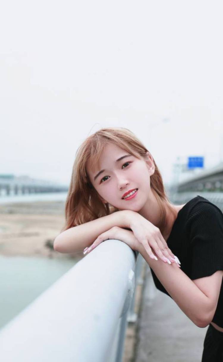 点点-福建省·厦门市·湖里区-快手-平常爱好,喜欢拍照,风格属于,小清新系列,快手粉丝1.2万,一个小网红
身高一米六二,19岁,体重86斤