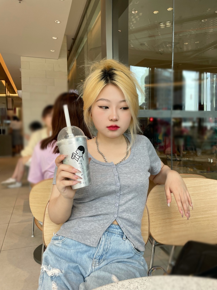 plz💭-江苏省·镇江市·丹阳市-抖音、微博、***-会拍照、p图
风格多变,喜欢搭配、会化妆
穿鞋160,体重102±
接服饰、美瞳寄拍