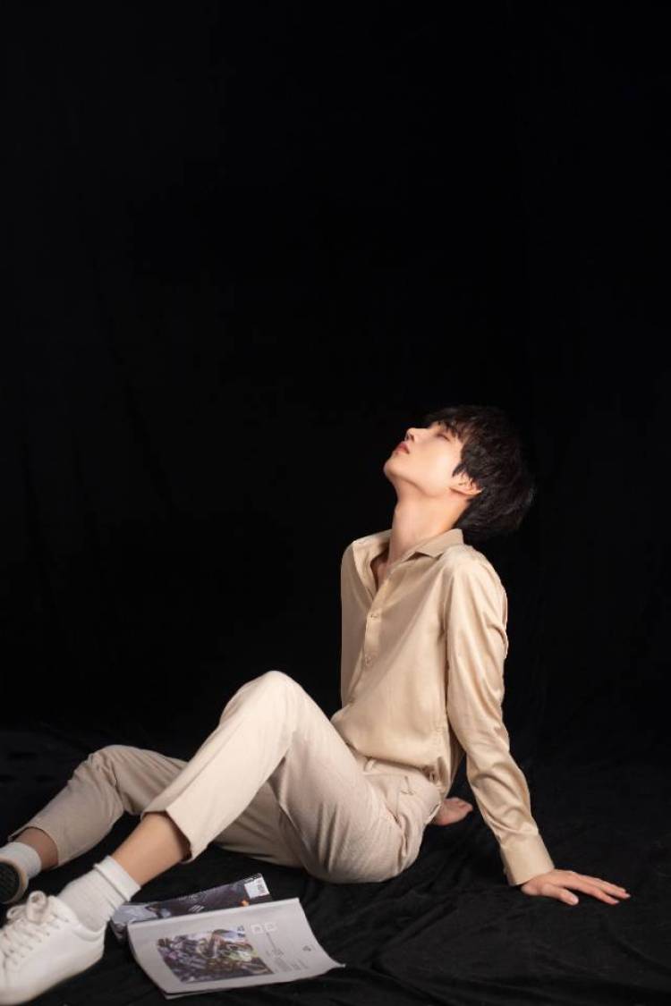 Pluto-江西省·南昌市·南昌县-探探-接服装寄拍、摄影约拍,有写真模特经验,身高183体重120,擅长韩式风格,欢迎大家找我合作呀