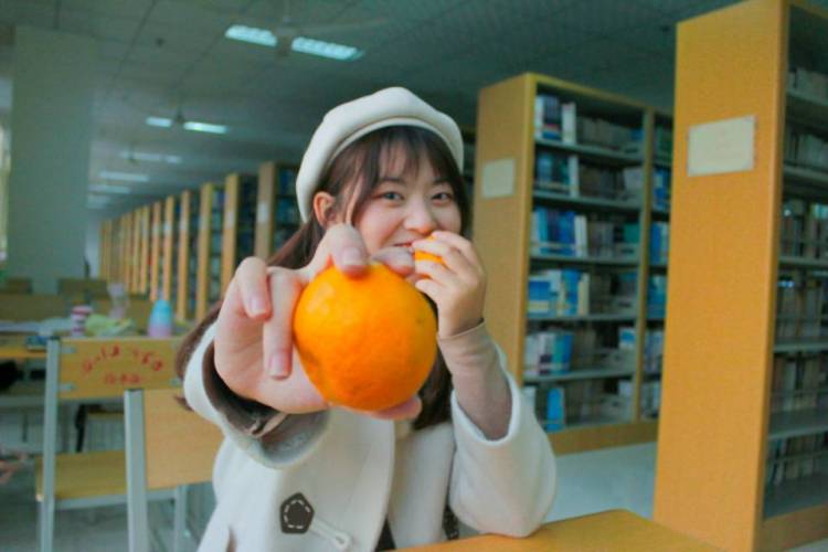 陈燕-四川省·成都市·武侯区--喜欢拍照,擅长修图,接女装,鞋包,首饰,化妆品的寄拍送拍,有过买手经历,熟悉买家秀产出过程,tb的5钻买家