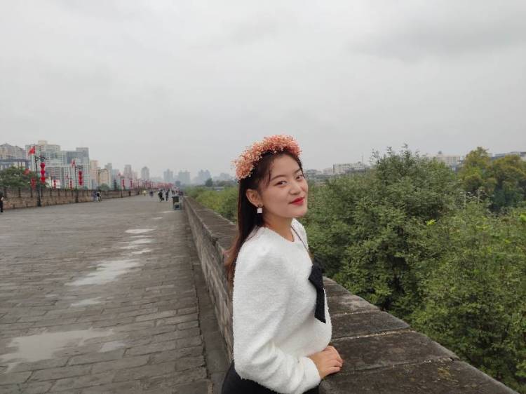 陈燕-四川省·成都市·武侯区--喜欢拍照,擅长修图,接女装,鞋包,首饰,化妆品的寄拍送拍,有过买手经历,熟悉买家秀产出过程,tb的5钻买家