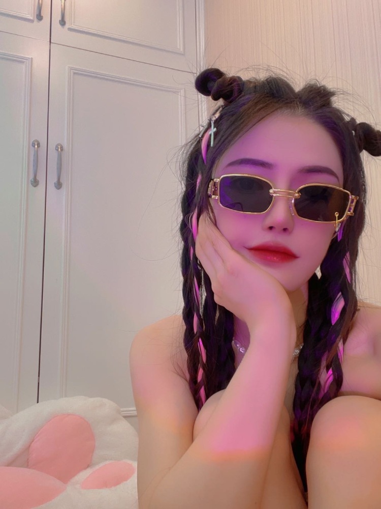 🦁ིྀ小狮子-广东省·深圳市·罗湖区-微博,***-接寄拍~买家秀。本人爱拍照 擅长修图 会化妆,可接受多种风格。