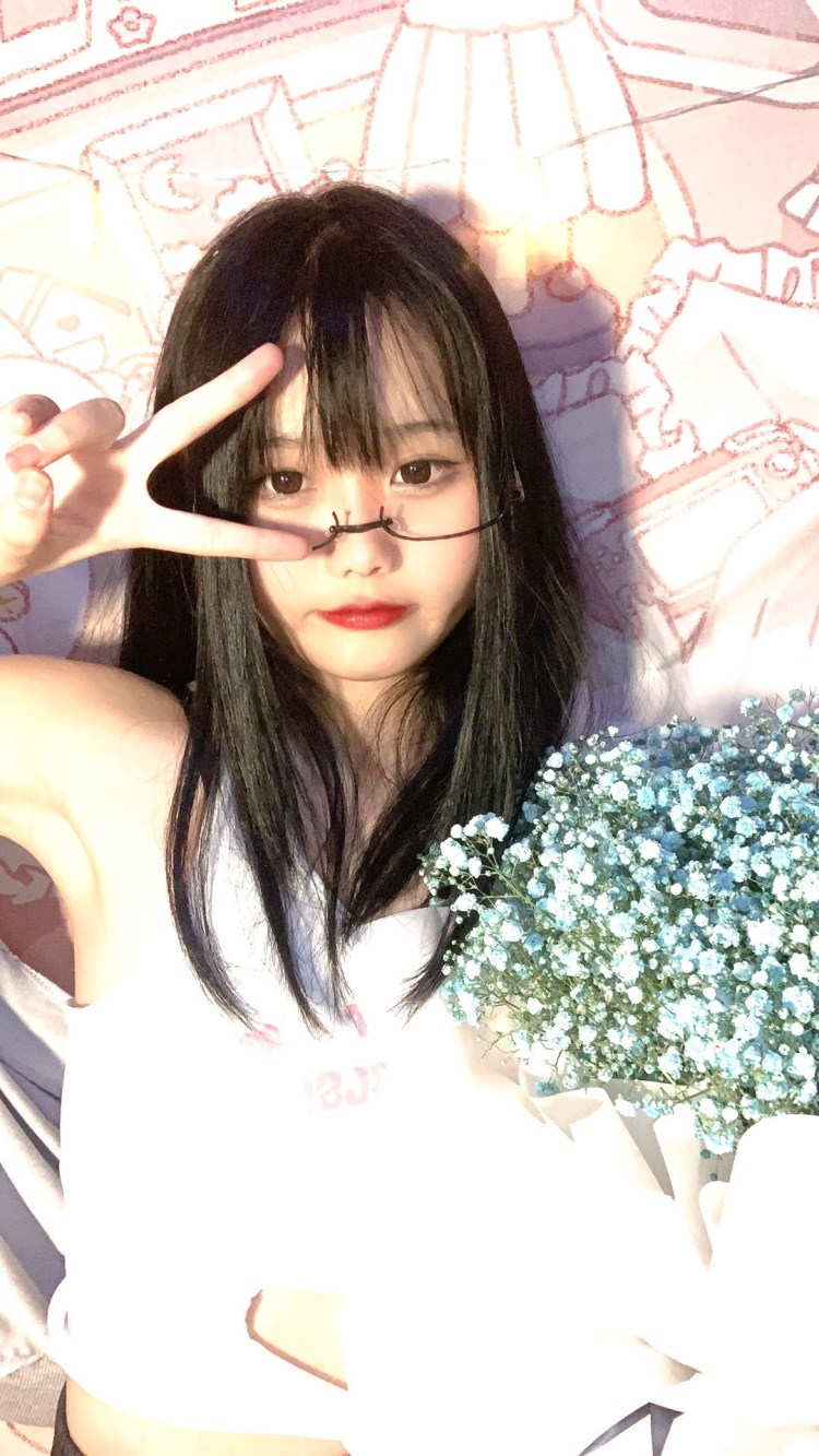 A.粟笙-重庆市·重庆市·南岸区-抖音-会化妆、p图、剪视频、手机拍摄、配音、文案、唱歌、跳舞,可接直播带货、穿搭、探店、