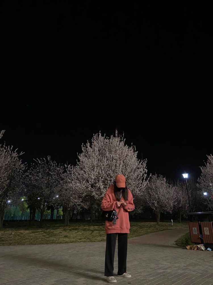 可甜依-河南省·郑州市·金水区--160小个子女生喜欢穿搭,懂得搭配技巧,会拍照,会修图,可以进行文字编辑