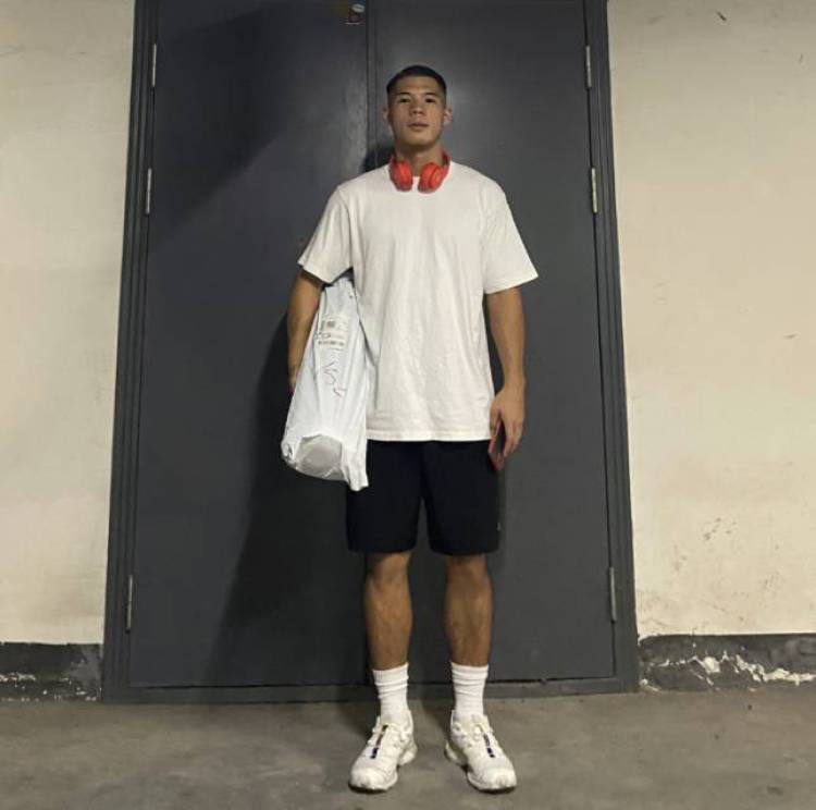 昌州黑人-重庆市·重庆市·沙坪坝区-***-176/70kg 风格日系工装boy。会拍照修图。可接寄拍送拍!***粉丝数:5863