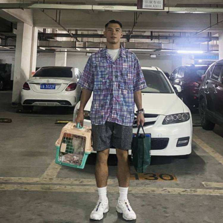 昌州黑人-重庆市·重庆市·沙坪坝区-***-176/70kg 风格日系工装boy。会拍照修图。可接寄拍送拍!***粉丝数:5863