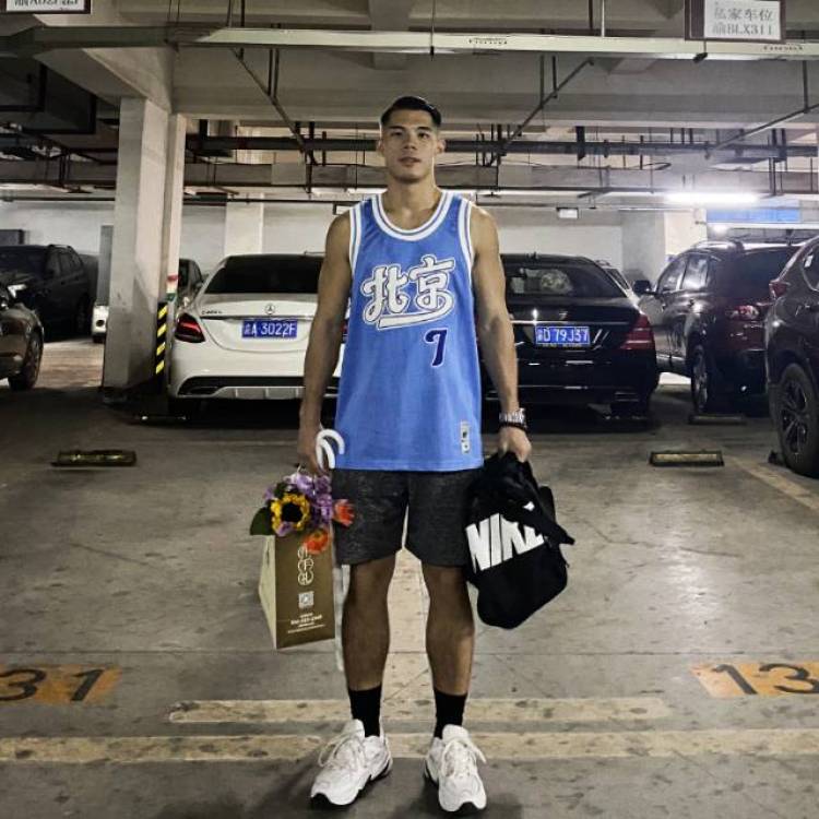 昌州黑人-重庆市·重庆市·沙坪坝区-***-176/70kg 风格日系工装boy。会拍照修图。可接寄拍送拍!***粉丝数:5863