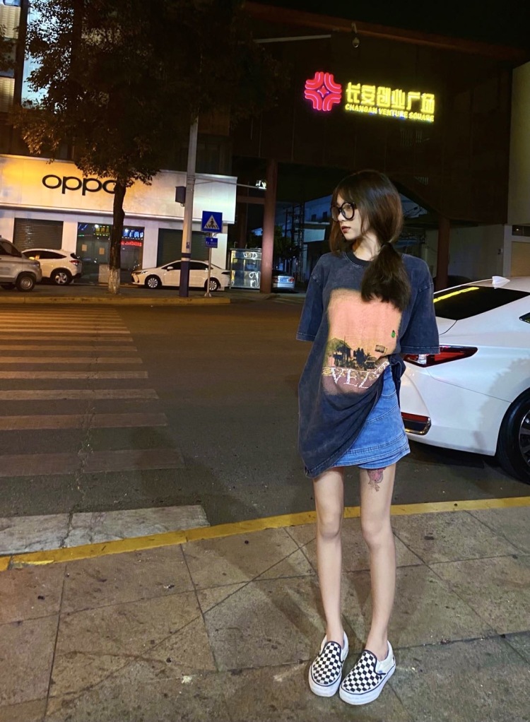 芝士-广东省·广州市·天河区-抖音｜***｜微博-可接寄拍送拍。会修图，主要软件于***、微博、抖音，软件粉丝数加起来上千。有过寄拍送拍的经验，喜欢拍照穿搭。