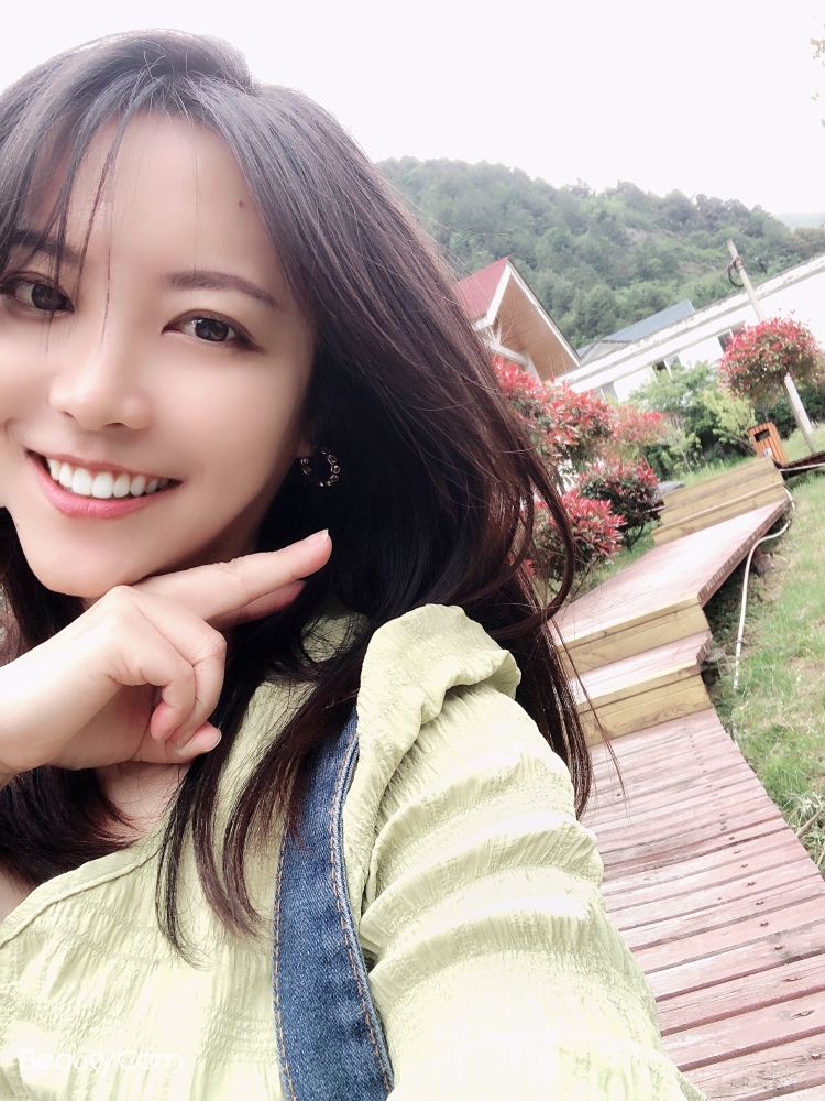 💋顔汐🦋-四川省·成都市·双流区-*** 抖音 快手-全职全力以赴，有大把的时间和精力去完成每个任务，出片快且有质量！爱好拍摄，无论拍照还是视频均可自行后期。在未认真运营的***粉丝2910，抖音890。可网拍，寄拍，推广！可尝试各种风格！