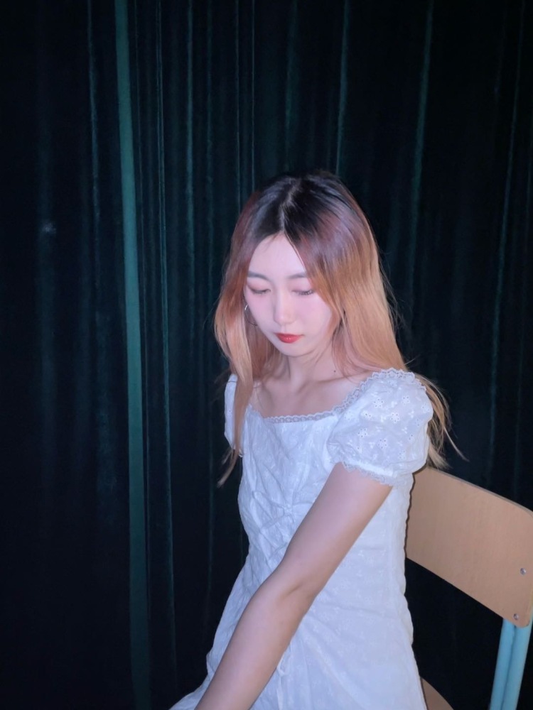 ffanZ_-上海市·上海市·黄浦区-微博 抖音 ***-身高166cm 体重45kg 社交平台活跃 喜欢分享 爱拍照会p图 返图快不拖延
