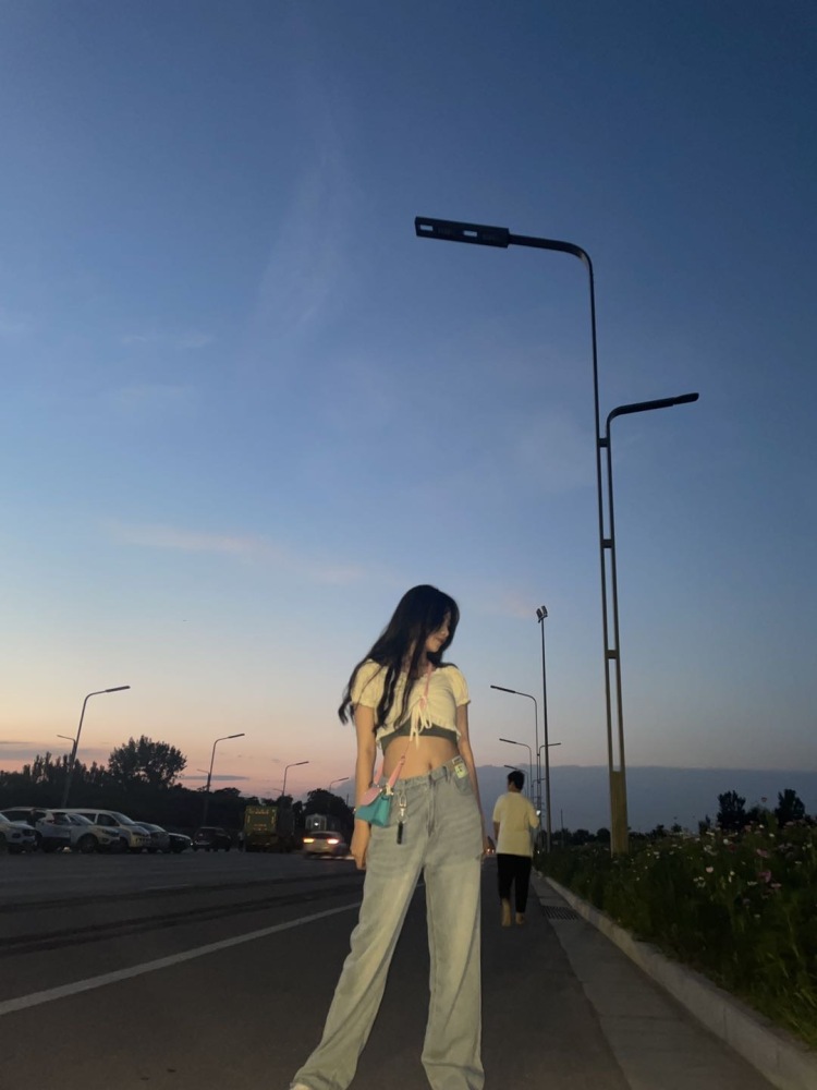 高长恭-陕西省·西安市·高陵区--身高166 体重100，快手粉丝155，抖音粉丝191，化妆穿搭都可以