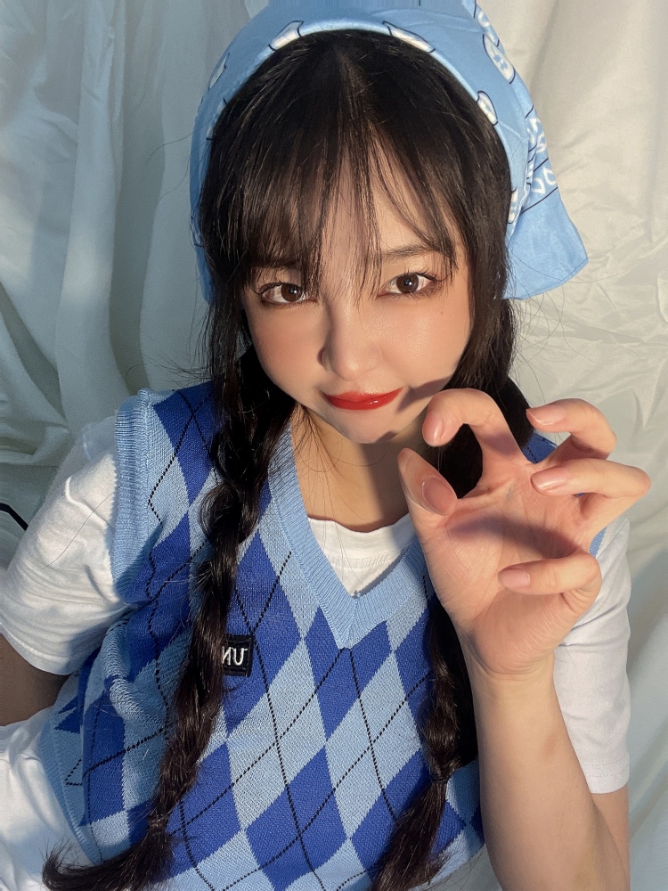 惠木木i-江苏省·苏州市·吴中区-抖音-可以接衣服鞋子配饰寄拍、瞳模寄拍，接产品测评、买家秀
身高：160
体重：47