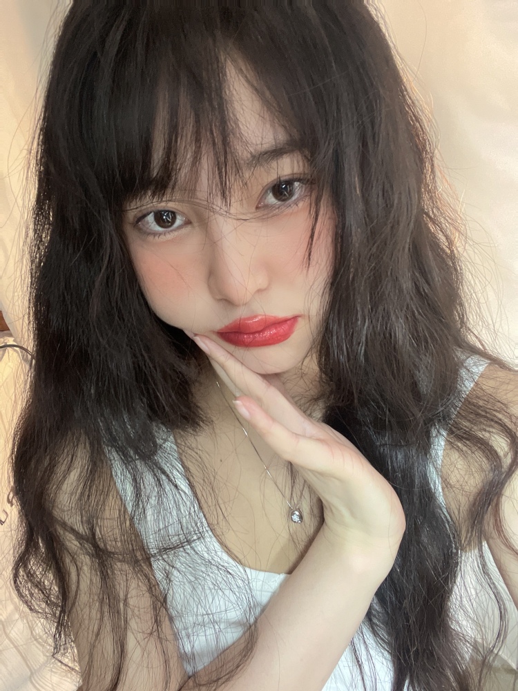 惠木木i-江苏省·苏州市·吴中区-抖音-可以接衣服鞋子配饰寄拍、瞳模寄拍，接产品测评、买家秀
身高：160
体重：47