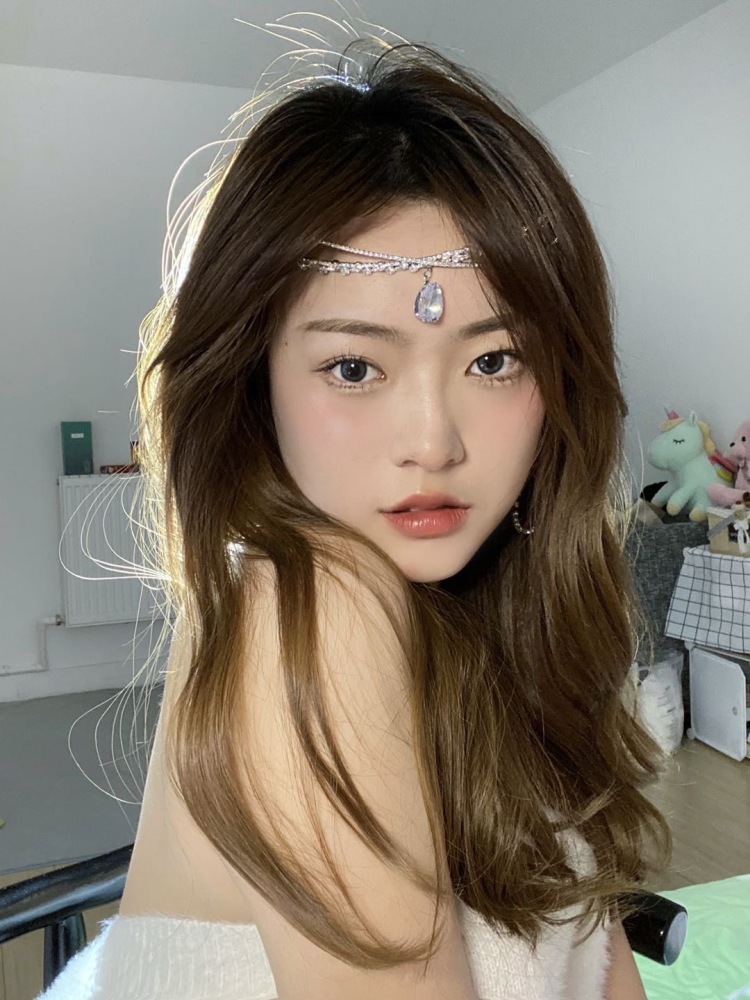 Elva-辽宁省·大连市·沙河口区-***➕美图-会视频剪辑拍照修图,喜欢拍照拍一些好物分享,接受美妆寄拍服装寄拍,线下约拍或者探店仅限大连