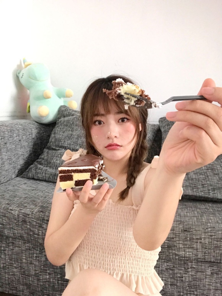 Elva-辽宁省·大连市·沙河口区-***➕美图-会视频剪辑拍照修图,喜欢拍照拍一些好物分享,接受美妆寄拍服装寄拍,线下约拍或者探店仅限大连