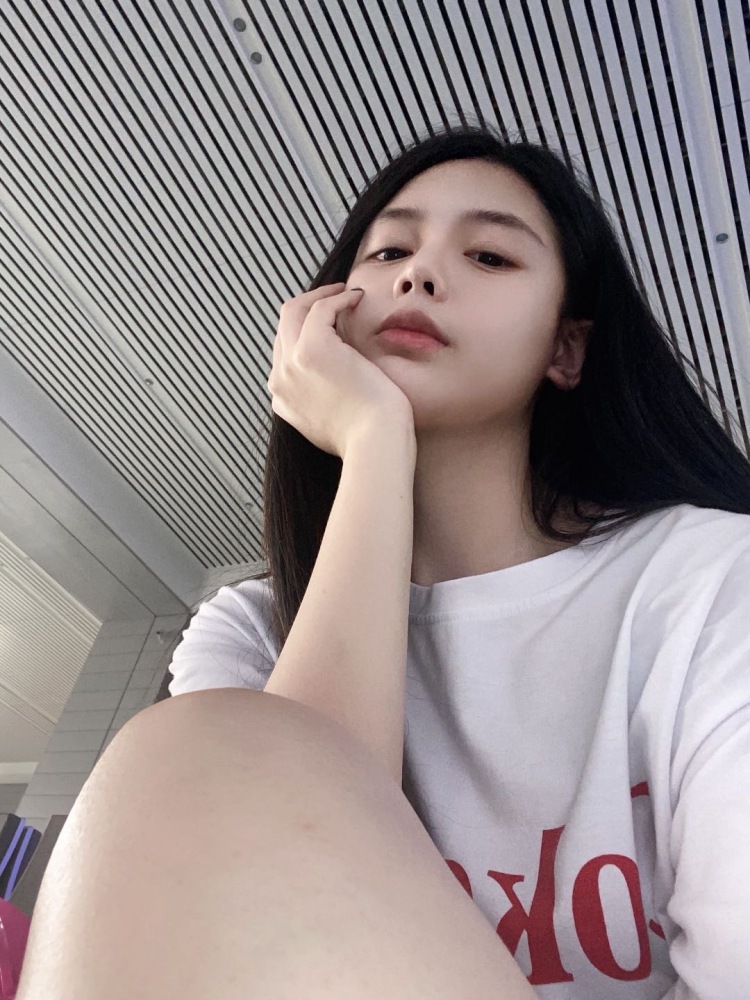 Leslie 婉婉-天津市·天津市·河北区--接寄拍 约拍 测评 测评种草等 爱拍照爱批图 经常在各大平台购买和评价 欢迎联系