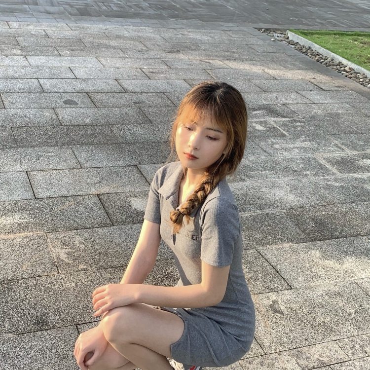 啵-湖南省·怀化市·芷江侗族自治县--大家好!我是啵
喜欢拍照
喜欢化妆
可以尝试各种穿搭
可以寄拍
身高161
体重44