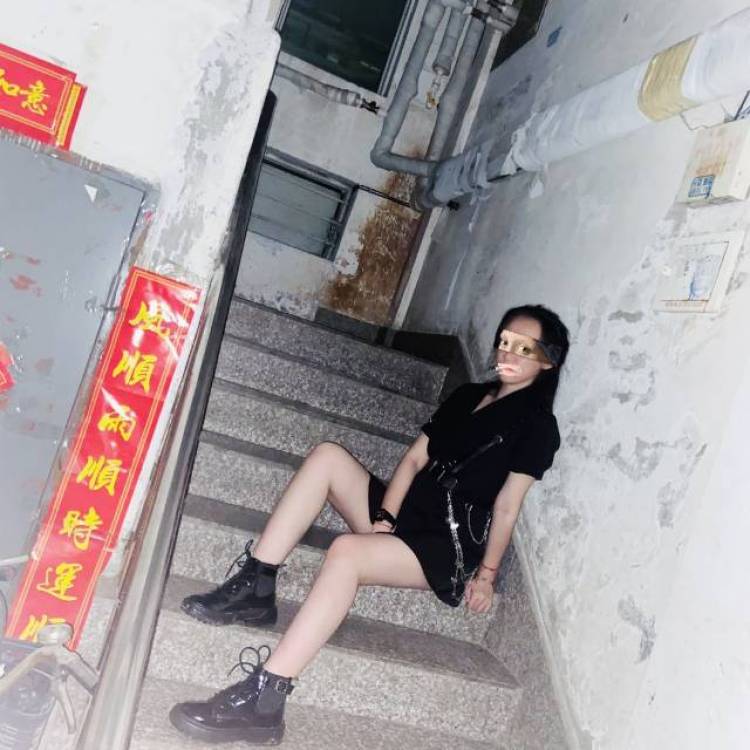 蜜桃塔小白-辽宁省·丹东市·凤城市--可接寄拍送拍
学生
身高173 体重118
服装，首饰，鞋类等
