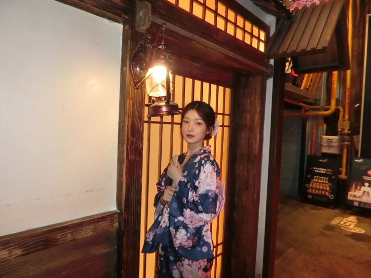 写诗-湖南省·长沙市·芙蓉区-微博抖音***快亲-擅长化妆 拍照 p图
风格可多变
接寄拍,买家秀等
对待工作内容认真仔细,尽可能达到要求