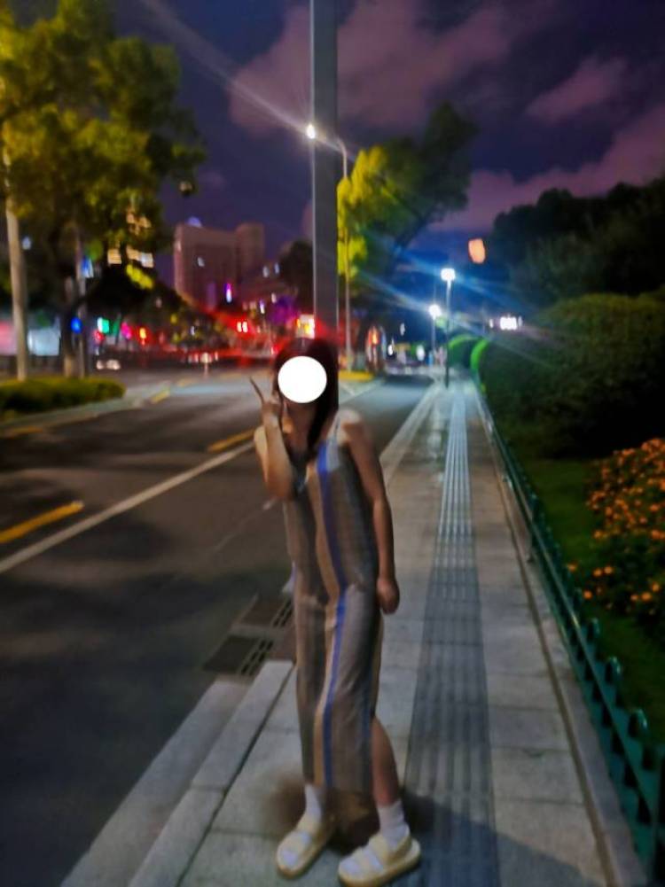 Niloay-浙江省·金华市·义乌市--蹲商家啦！要求如下：不接私房，不暴露，可接衣物或首饰或其他小物件。收到产品完成拍摄任务后，寄回商家。具体价格可私