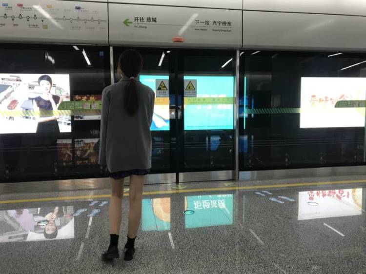 Niloay-浙江省·金华市·义乌市--蹲商家啦！要求如下：不接私房，不暴露，可接衣物或首饰或其他小物件。收到产品完成拍摄任务后，寄回商家。具体价格可私
