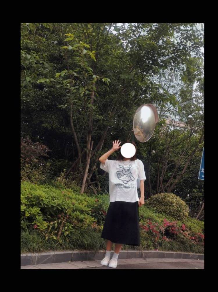 Niloay-浙江省·金华市·义乌市--蹲商家啦！要求如下：不接私房，不暴露，可接衣物或首饰或其他小物件。收到产品完成拍摄任务后，寄回商家。具体价格可私
