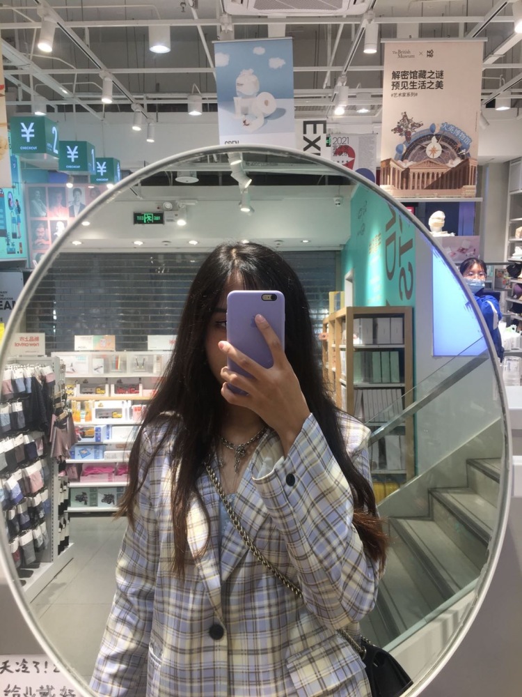 小杨-云南省·德宏傣族景颇族自治州·瑞丽市--p图能力优秀 出图快 风格多 可接各类商品 衣服 包包or化妆品使用效果打卡 可塑性强
