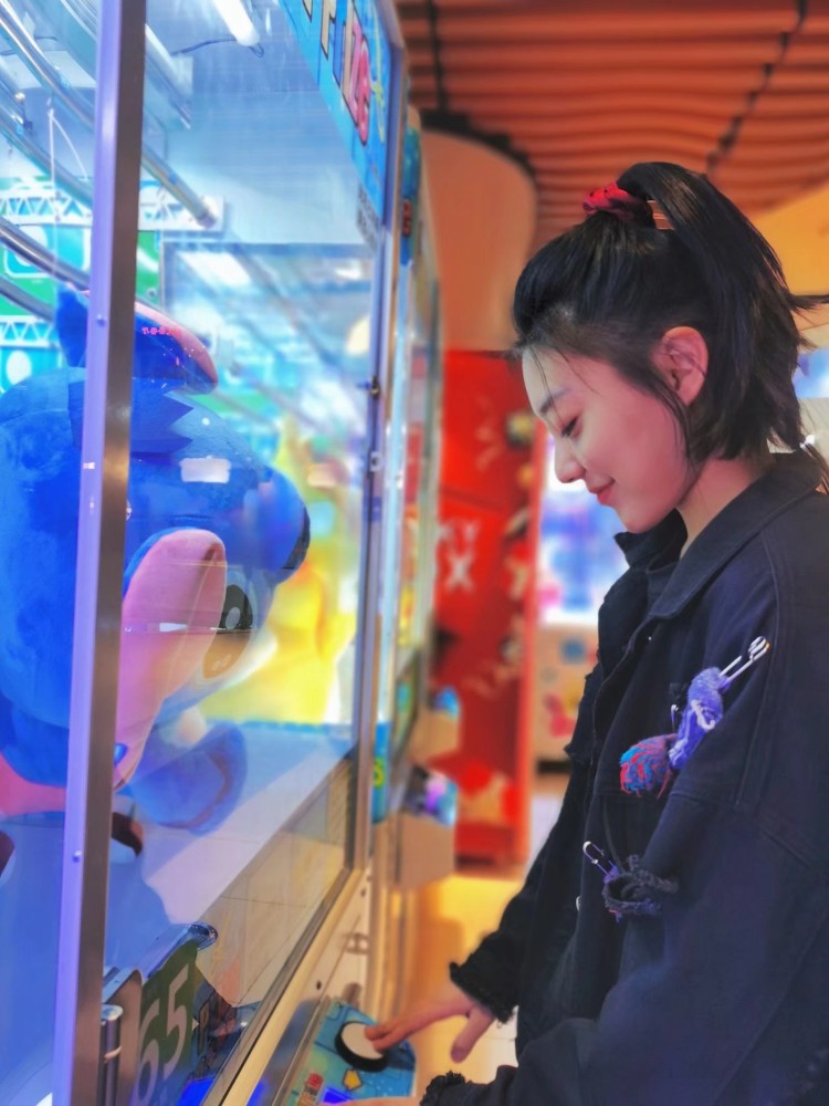H-河北省·唐山市·路北区--接寄拍 买家秀等 
服装饰品鞋子包包均可
身高158 体重48 
喜欢拍照 会p图
风格不限